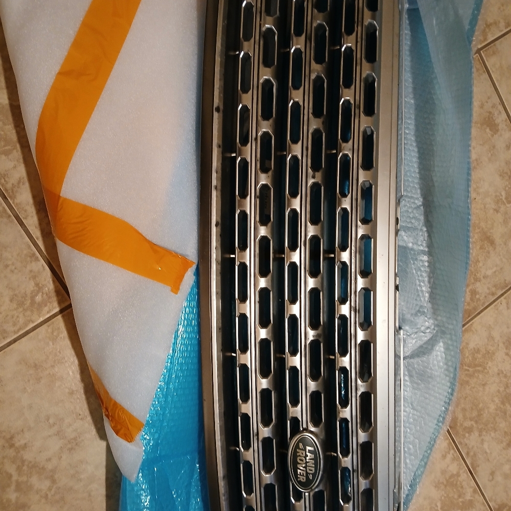 2015 Original Factory Range Rover Front Grill - image 1